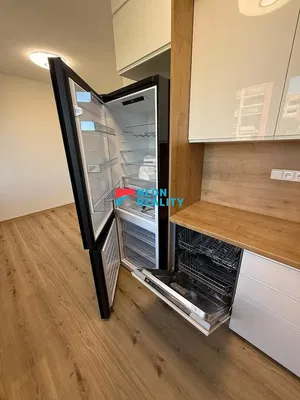 Cocina; electrodomésticos, suelo de madera