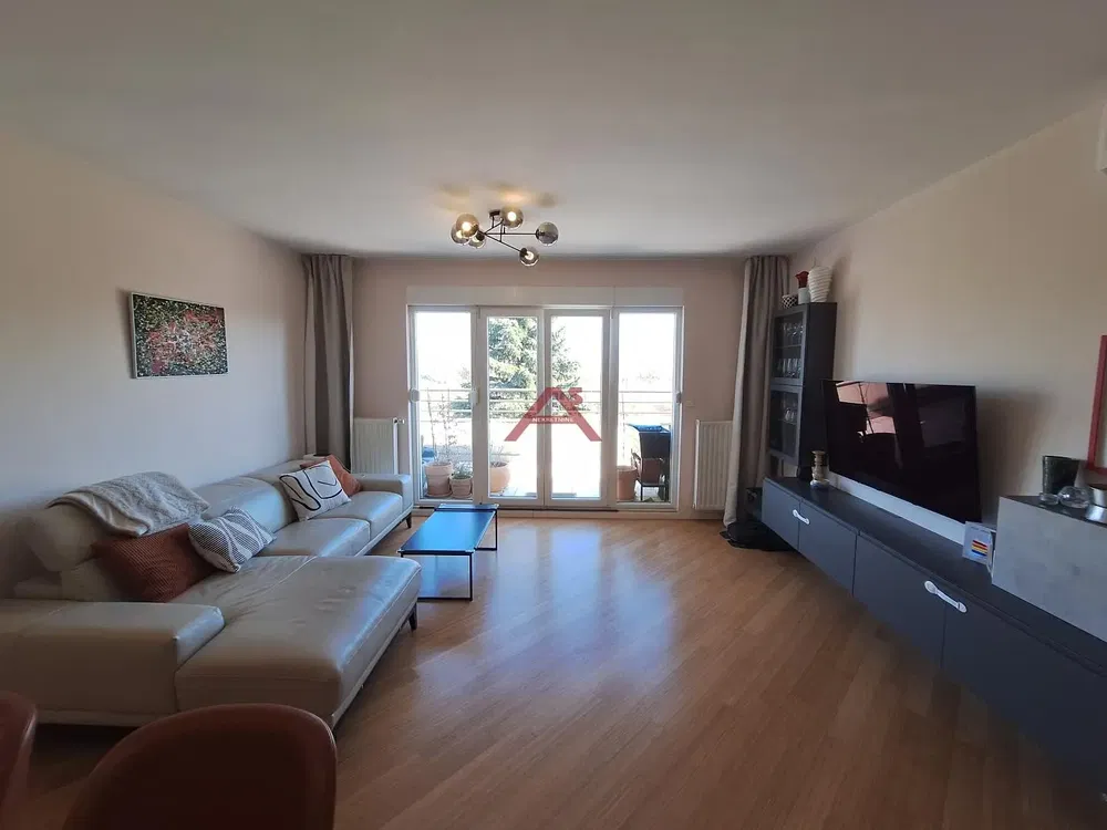 Дневна соба; поглед, природно светло, модерни стил