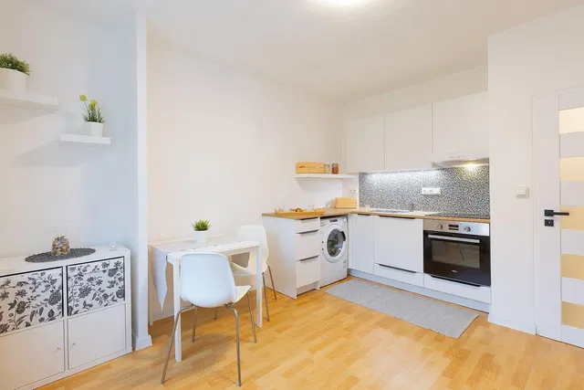 Kitchen; wood floor, natural light, modern style