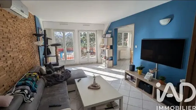 Soggiorno; vista, luce naturale, stile moderno, pavimento in piastrelle