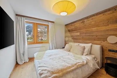 Schlafzimmer; tageslicht, holzboden, moderner stil