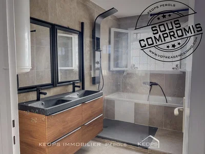 Badezimmer; fliesenboden, renoviert, tageslicht, moderner stil