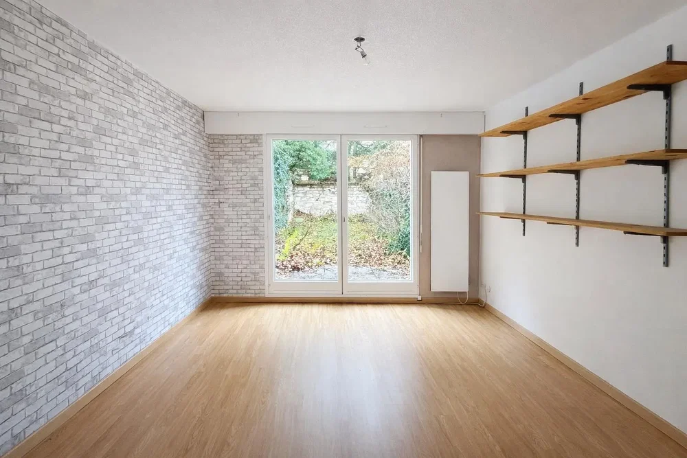 Wohnzimmer; blick, holzboden, tageslicht