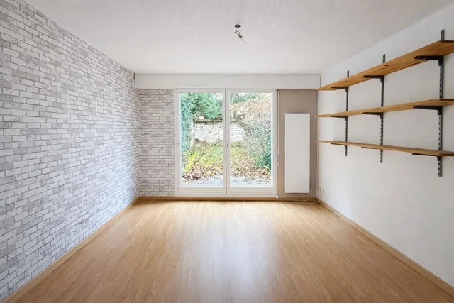 Sala de estar; vista, chão de madeira, luz natural