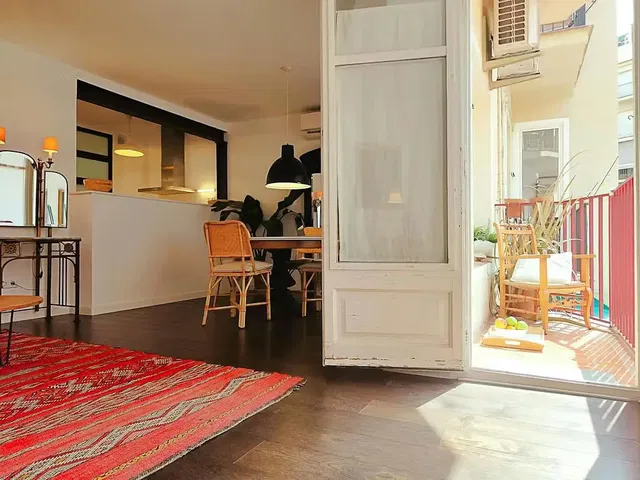 Wohnzimmer; tageslicht, holzboden