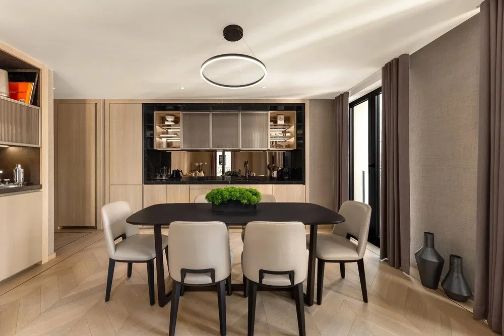 Cocina; estilo moderno, suelo de madera, luz natural, electrodomésticos