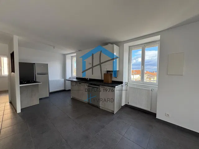 Mutfak; fayans zemin, manzara, mutfak aletleri