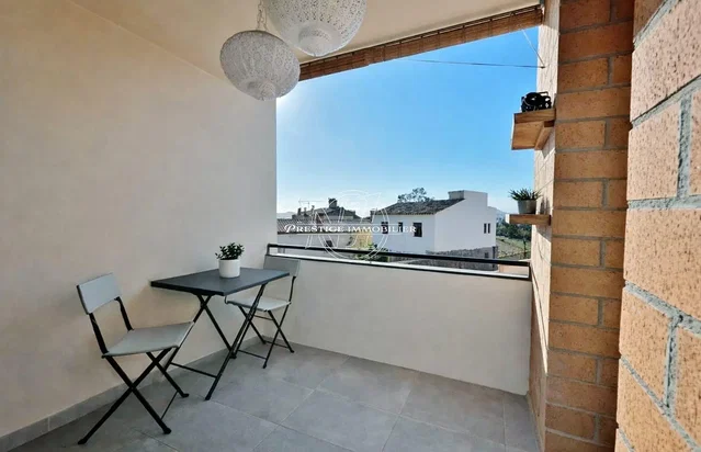 Balkon; widok, podłoga z płytek