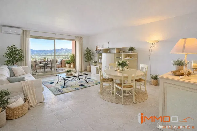 Wohnzimmer; blick, fliesenboden, tageslicht