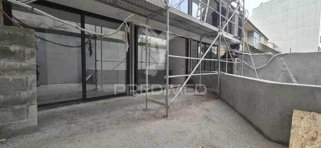 Balcone; necessita ristrutturazione