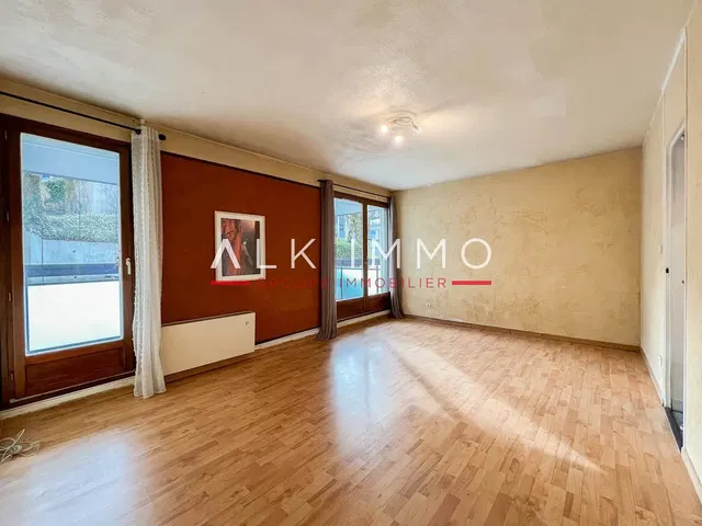 Wohnzimmer; blick, holzboden, tageslicht