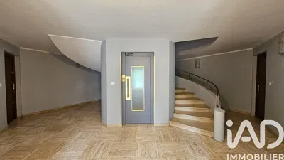 Wohnzimmer; holzboden, hohe decken