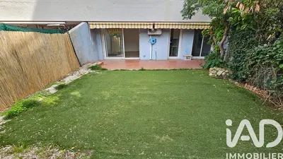 Haus und umgebung; tageslicht