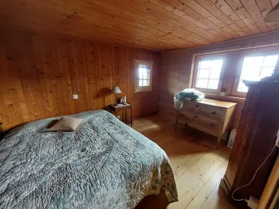 غرفة نوم; أرضية خشبية, ضوء طبيعي, أسلوب ريفي