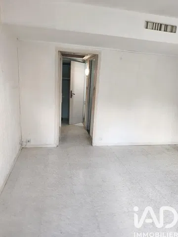 Sonstiges; renovierungsbedürftig, fliesenboden