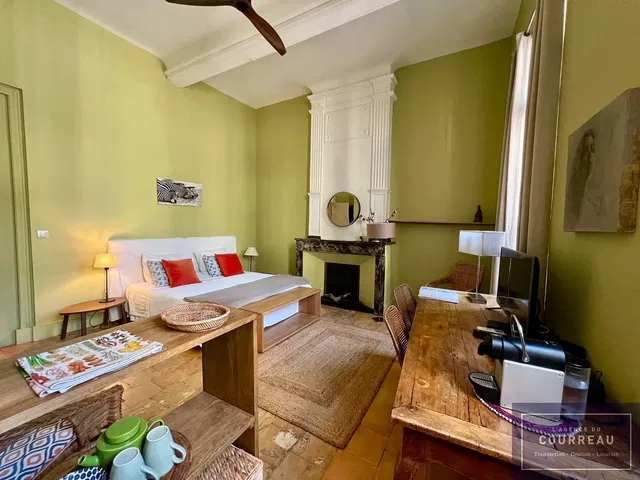 Quarto; lareira, luz natural