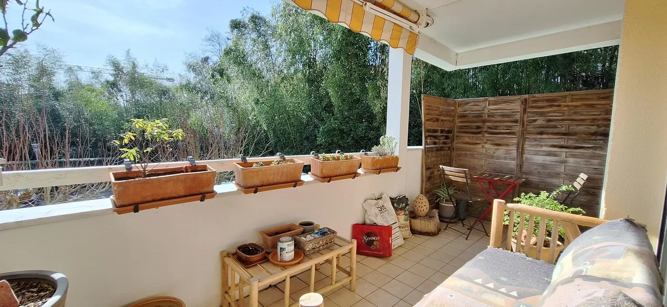 Balkon; prirodna svjetlost, pločice