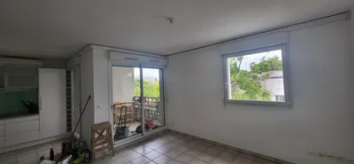 Mutfak; fayans zemin, manzara