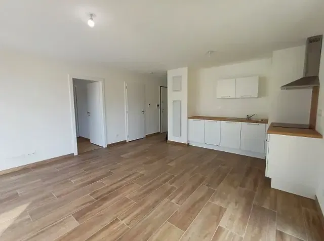 Kitchen; tile floor, kitchen appliances