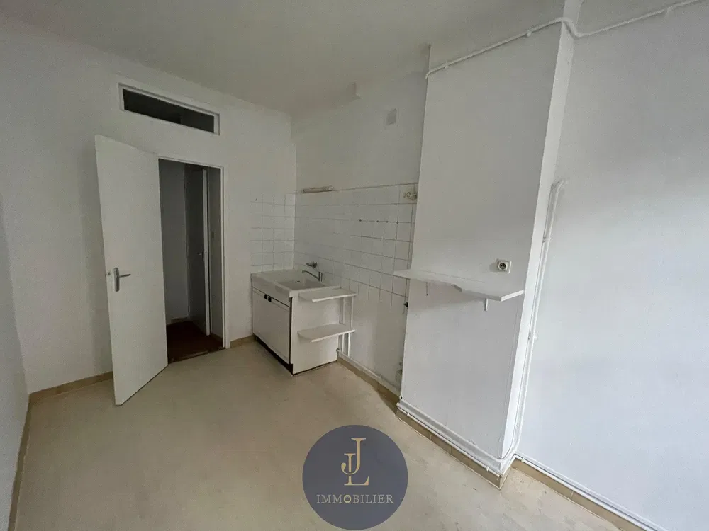 Kitchen; needs renovation