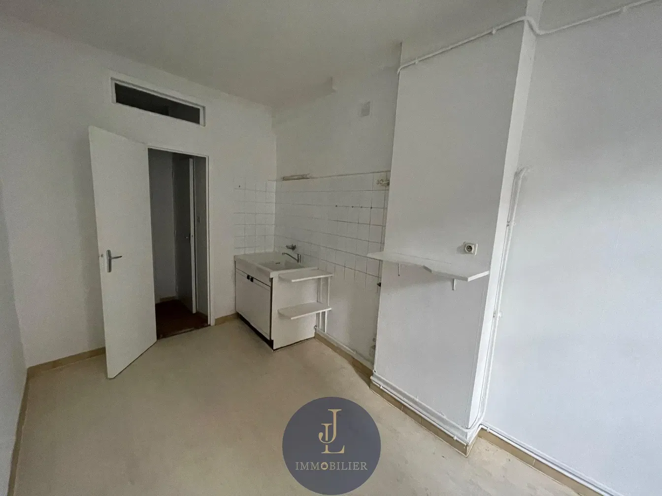 Kitchen; needs renovation