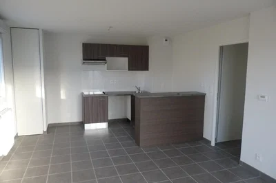 Kuhinja; pločice, prirodna svjetlost, renoviran