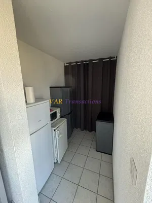 Kuhinja; kućanski aparati, pločice