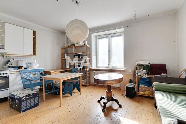 Kitchen; wood floor, natural light