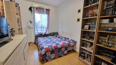 Spavaća soba; drveni pod, prirodna svjetlost