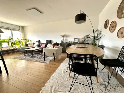 Dnevni boravak; prirodna svjetlost, moderan stil