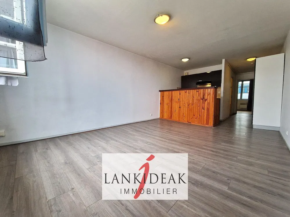 Dnevni boravak; drveni pod, prirodna svjetlost