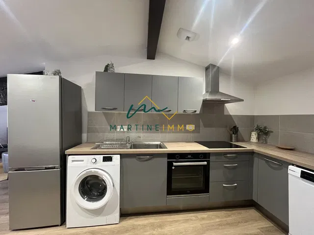 Kitchen; kitchen appliances, renovated, natural light, modern style