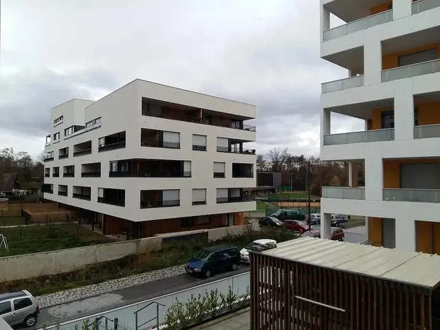 Maison et environs; vue