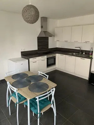 Küche; küchengeräte, fliesenboden, renoviert, tageslicht