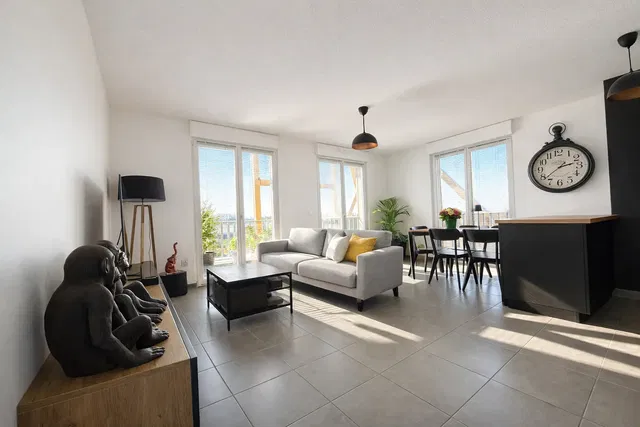 Living room; natural light, tile floor