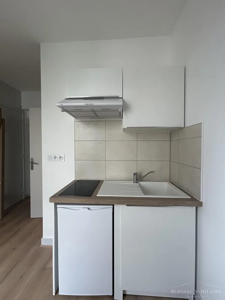 Küche; küchengeräte, fliesenboden