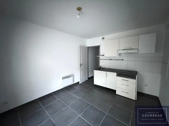Kitchen; kitchen appliances, tile floor, renovated