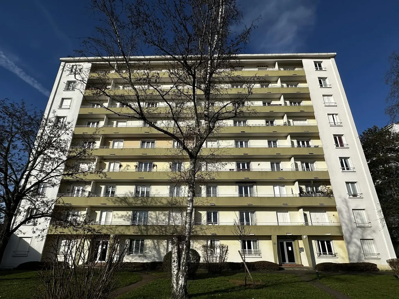 Dům a okolí; výhled