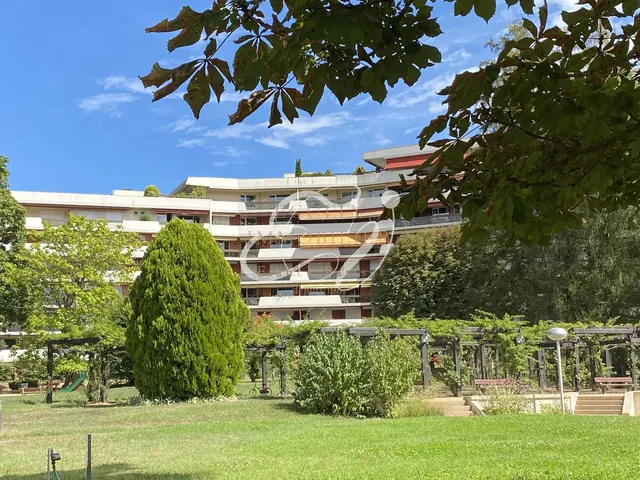 Casa e arredores; vista