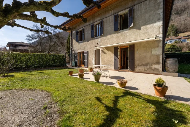 House and surroundings; view, natural light