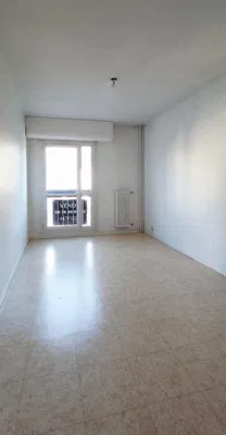 Дневна соба; плочице, поглед