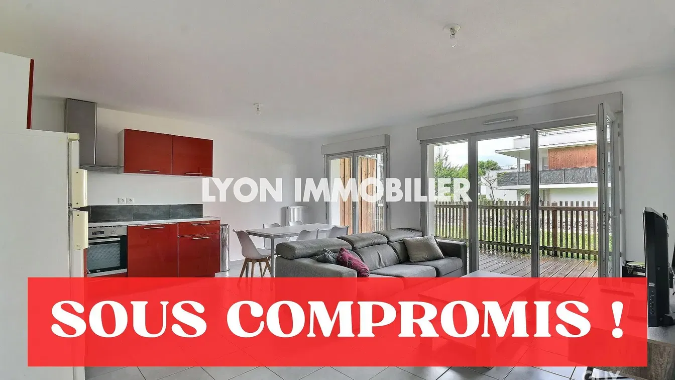 Дневна соба; поглед, плочице, природно светло