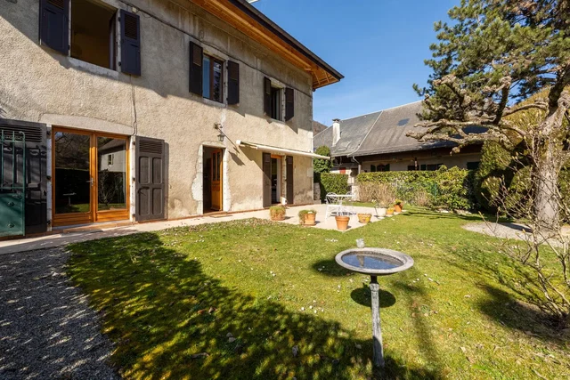 House and surroundings; view, natural light