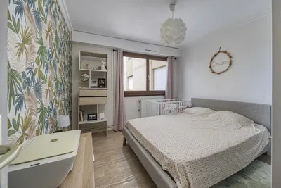 Spavaća soba; prirodna svjetlost, moderan stil