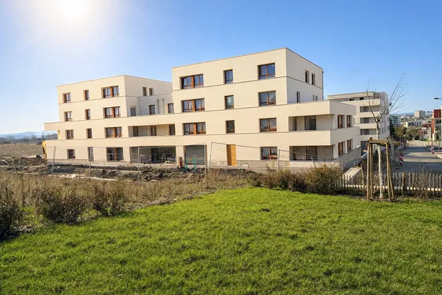 Kuća i okolina; pogled, prirodna svjetlost