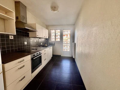 Κουζίνα; πλακάκια, θέα, φυσικό φως