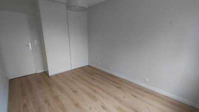 Ložnice; dřevěná podlaha, po rekonstrukci, přirozené světlo