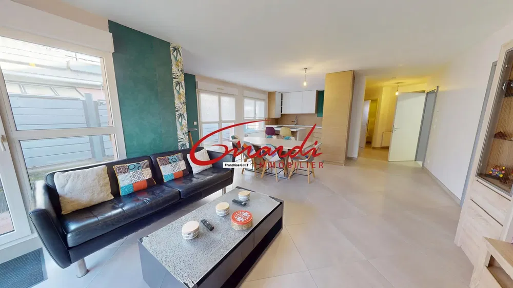 Obývací pokoj; výhled, přirozené světlo, moderní styl, dlažba