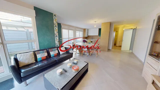 Soggiorno; vista, luce naturale, stile moderno, pavimento in piastrelle