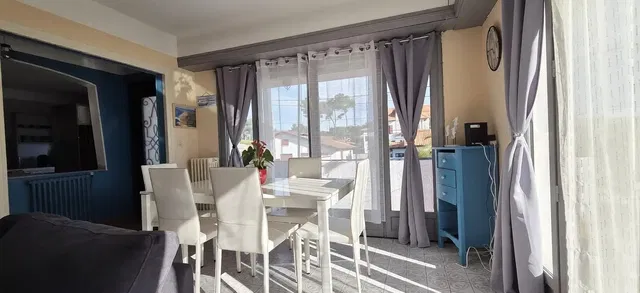 Dnevni boravak; pogled, pločice, prirodna svjetlost